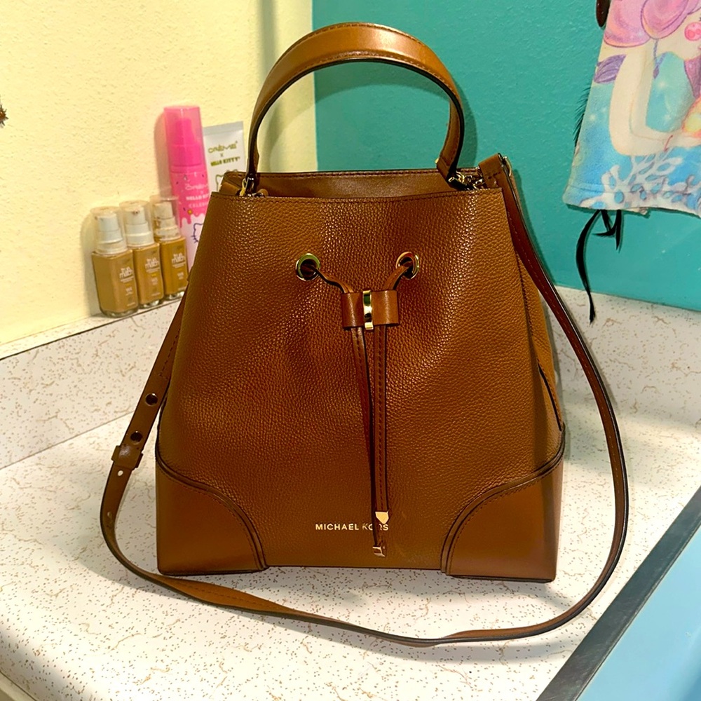 Official Michael Kors satchel handbag with shoulder strap